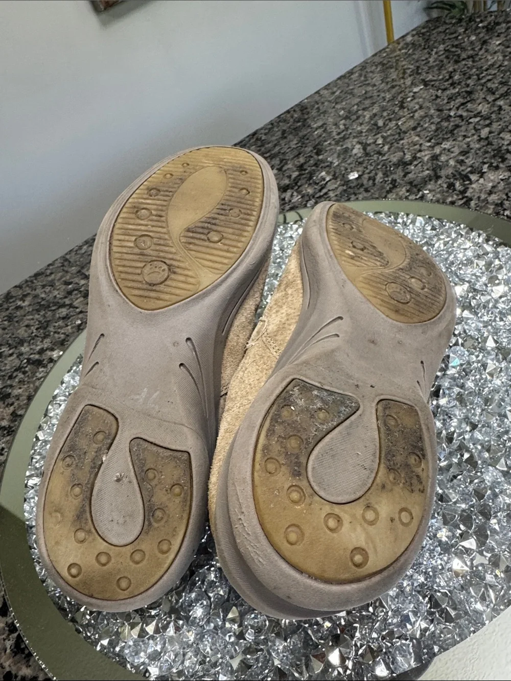 BareTraps Noella Beige Suede Slip-On Clogs mule 8.5 - 9